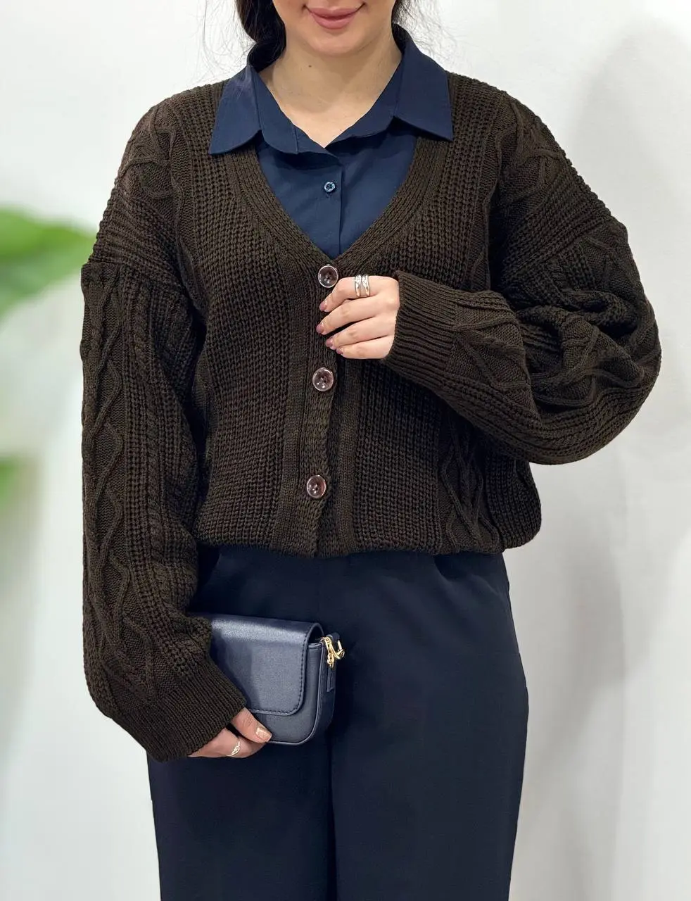 بافت جلو دکمه آرزو